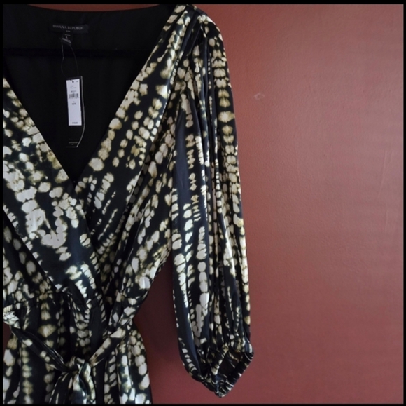 Banana Republic Maxi Wrap Dress L Petite NWT Black Gold Print - Picture 6 of 6